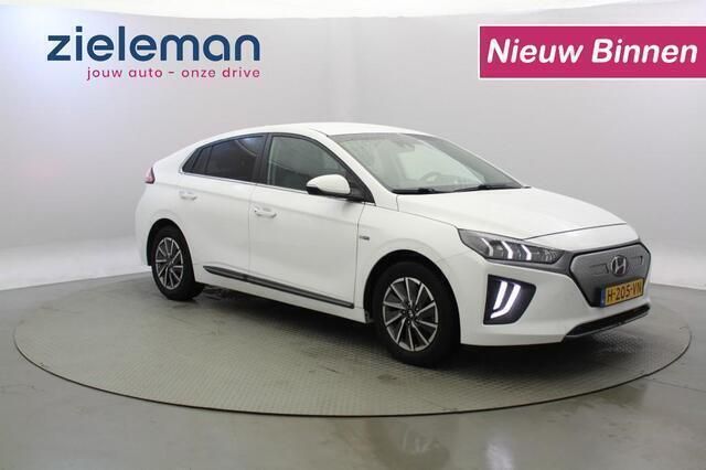 Wit, metallic lak Gebruikt 2020 Hyundai Ioniq Comfort Sedan | € 13.845 (Eerlijke prijs) - Afbeelding 1/4