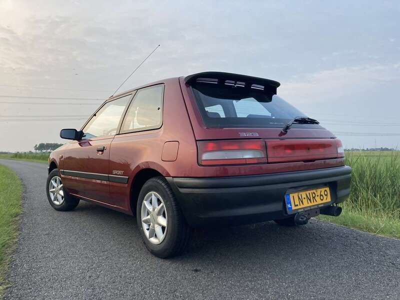Gebruikt 1995 Mazda 323 Sedan | € 3.500 - Afbeelding 1/4