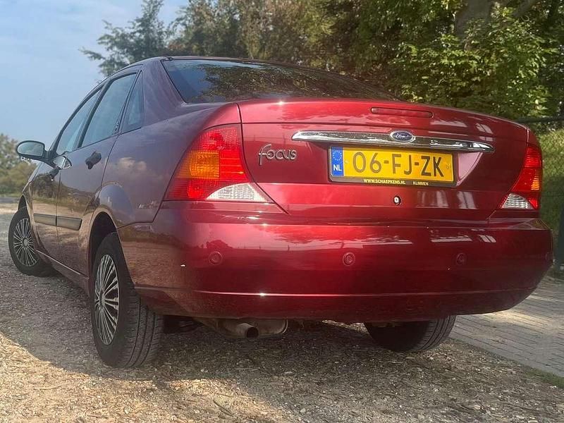 Occasion Ford Focus Ghia 101 PK (74 kW) 2000 Rood Sedan