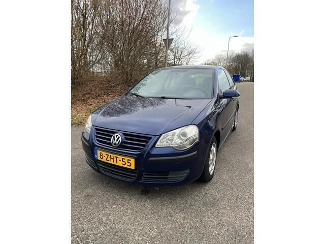 Blauw, metallic lak Gebruikt 2006 VW Polo Sportline Hatchback | € 1.395 (Goede deal) - Afbeelding 1/4