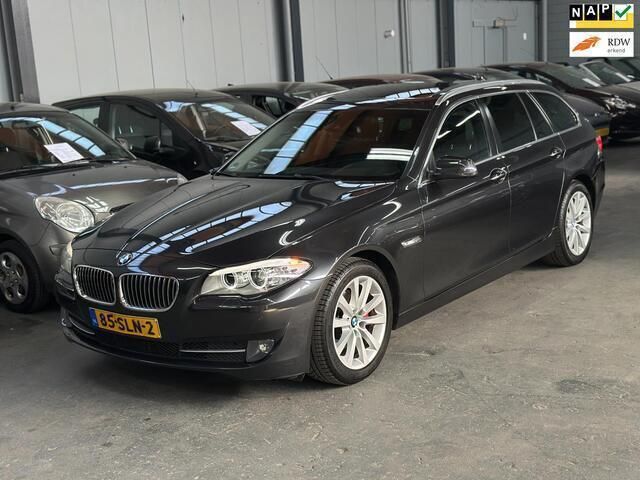 Grijs Gebruikt 2010 BMW 523 Executive Stationwagen | € 7.999 (Iets duurder) - Afbeelding 1/4