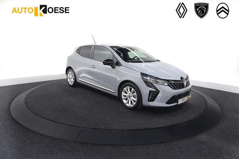 Grijs Gebruikt 2024 Renault Clio V Evolution Hatchback | € 20.295 - Afbeelding 1/4