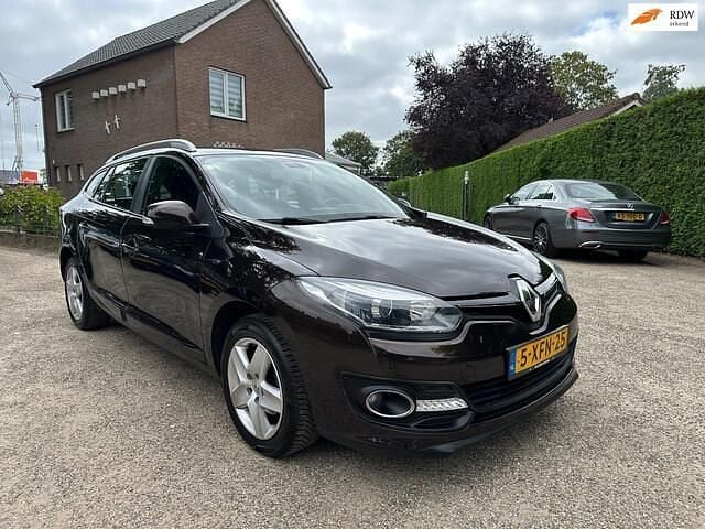 Bruin Gebruikt 2014 Renault Mégane GrandTour Expression Stationwagen | € 3.699 (Goede deal) - Afbeelding 1/4