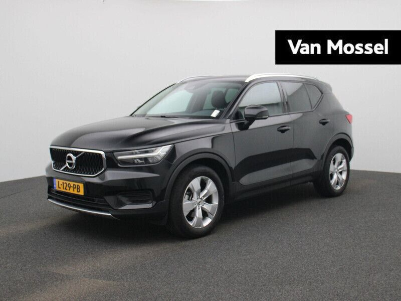 Zwart, metallic lak Gebruikt 2021 Volvo XC40 Momentum SUV | € 31.940 (Goede deal) - Afbeelding 1/4