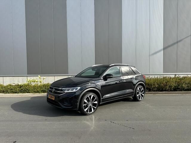 Zwart Gebruikt 2022 VW T-Roc R-line SUV | € 28.450 (Eerlijke prijs) - Afbeelding 1/4
