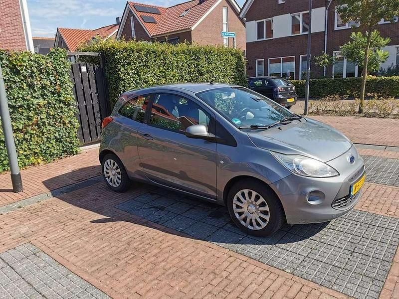 Grijs Occasion 2009 Ford Ka Trend Hatchback | € 2.750 (Eerlijke prijs) - Afbeelding 1/4