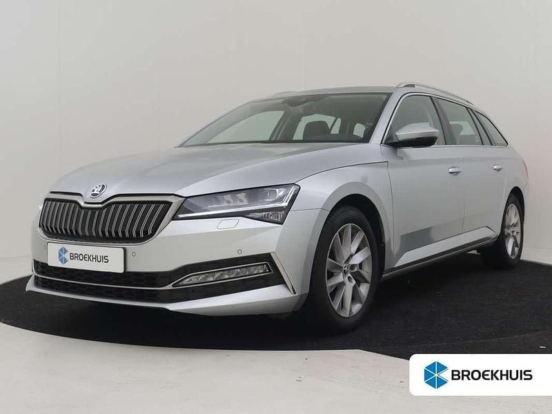 Grijs Gebruikt 2021 Skoda Superb Style Stationwagen | € 25.900 (Goede deal) - Afbeelding 1/4