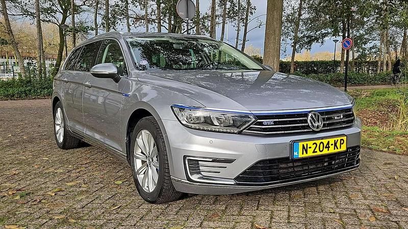 Zilver Gebruikt 2018 VW Passat Highline Stationwagen | € 13.500 (Eerlijke prijs) - Afbeelding 1/4