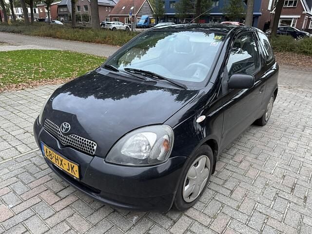 Zwart Gebruikt 2002 Toyota Yaris Sol Hatchback | € 650 (Eerlijke prijs) - Afbeelding 1/4