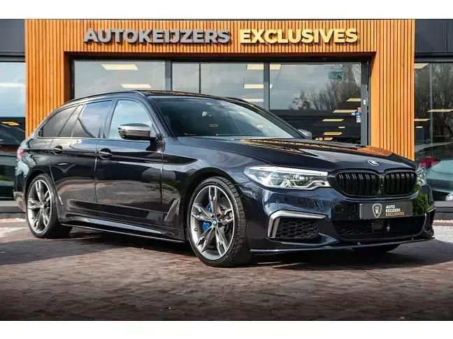 Zwart Gebruikt 2020 BMW M550 Executive Sedan | € 49.900 (Eerlijke prijs) - Afbeelding 1/4