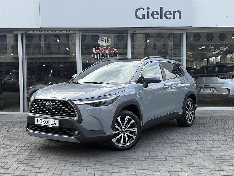 Grijs Gebruikt 2023 Toyota Corolla Cross Executive SUV | € 38.700 (Eerlijke prijs) - Afbeelding 1/3