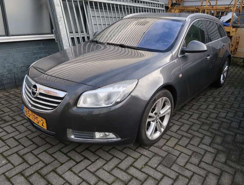 Grijs, metallic lak Gebruikt 2012 Opel Insignia Cosmo Stationwagen | € 5.950 - Afbeelding 1/4
