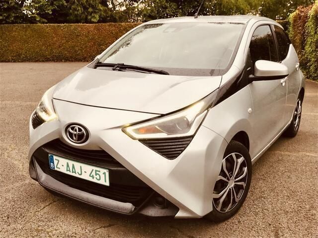 Grijs Gebruikt 2020 Toyota Aygo X-play Hatchback | € 8.450 (Goede deal) - Afbeelding 1/4