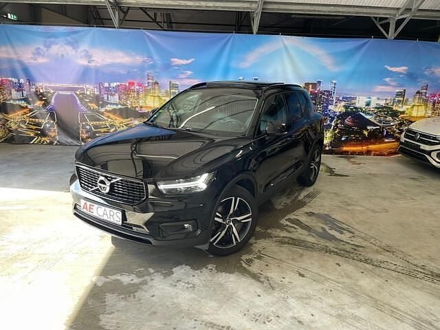 Zwart Gebruikt 2021 Volvo XC40 Inscription SUV | € 31.950 (Eerlijke prijs) - Afbeelding 1/4
