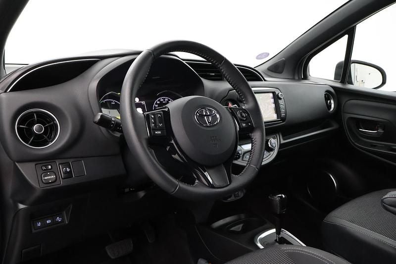 Occasion Toyota Yaris Hybrid Executive 101 PK (74 kW) 2018 Wit Hatchback