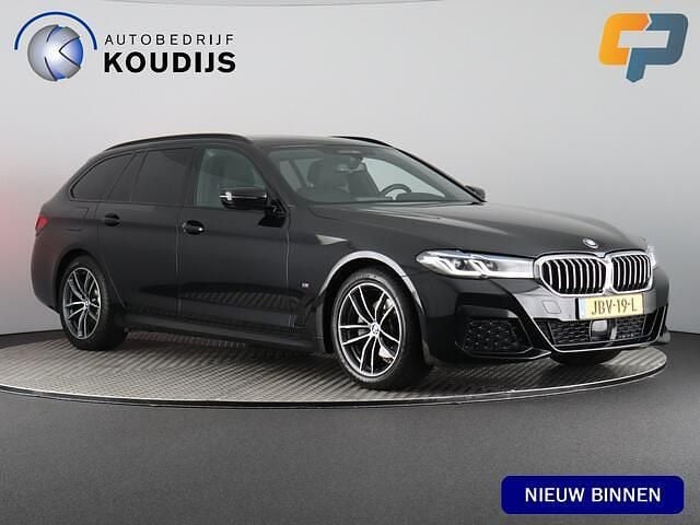 Zwart Gebruikt 2021 BMW 520 Executive Stationwagen | € 34.890 (Eerlijke prijs) - Afbeelding 1/4