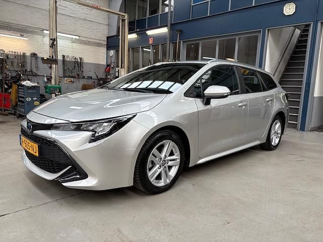 Grijs Gebruikt 2022 Toyota Corolla Active Stationwagen | € 23.150 - Afbeelding 1/4