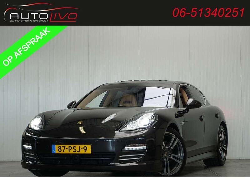 Grijs Gebruikt 2011 Porsche Panamera Sedan | € 33.795 (Duur) - Afbeelding 1/4