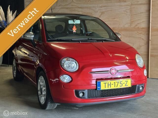 Rood Gebruikt 2009 Fiat 500 Lounge Hatchback | € 4.490 (Eerlijke prijs) - Afbeelding 1/4