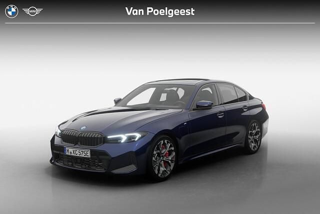 Grijs Nieuw 2025 BMW 330 Comfort Edition Sedan | € 70.170 - Afbeelding 1/4