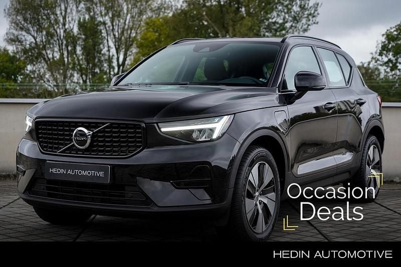 Zwart Occasion 2022 Volvo XC40 Plus SUV | € 32.995 (Eerlijke prijs) - Afbeelding 1/4