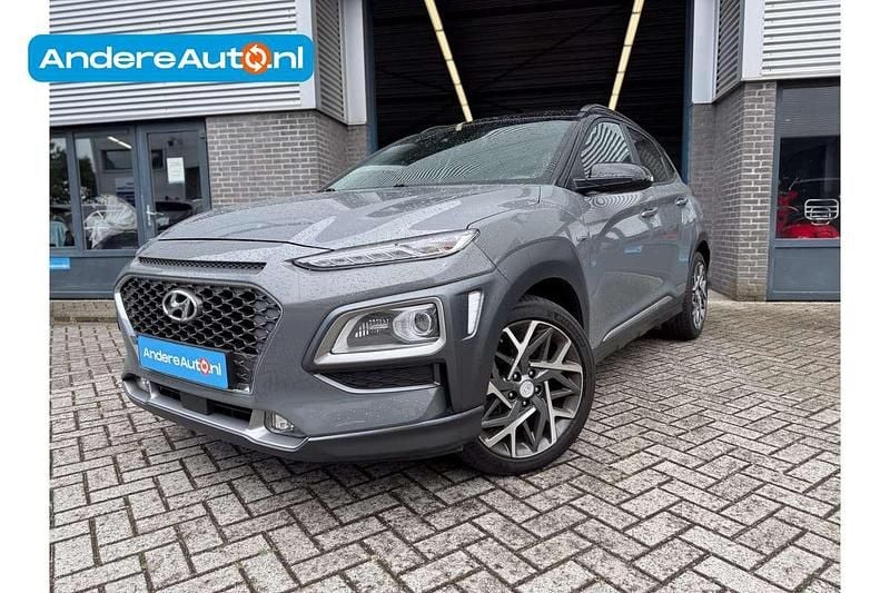 Grijs, metallic lak Gebruikt 2020 Hyundai Kona Premium SUV | € 21.995 (Eerlijke prijs) - Afbeelding 1/4