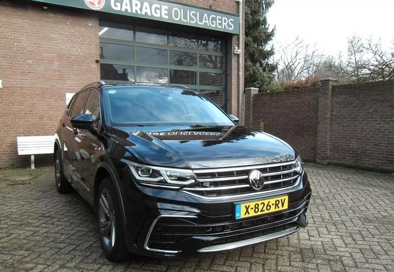 Zwart Occasion 2024 VW Tiguan Allspace R-line SUV | € 39.495 (Super prijs) - Afbeelding 1/4