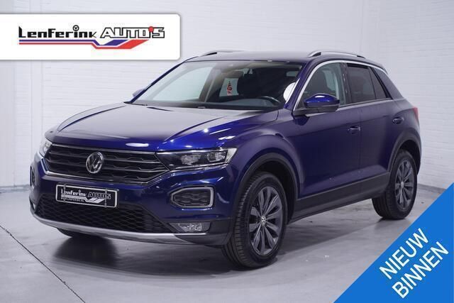 Blauw Gebruikt 2018 VW T-Roc Style SUV | € 17.950 (Eerlijke prijs) - Afbeelding 1/4