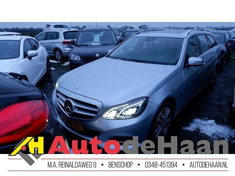 Grijs Occasion 2013 Mercedes E220 Stationwagen | € 8.995 (Duur) - Afbeelding 1/4