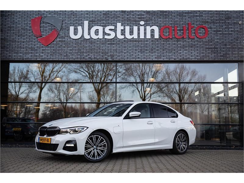 Wit Occasion 2021 BMW 320 Sedan | € 32.450 (Eerlijke prijs) - Afbeelding 1/4