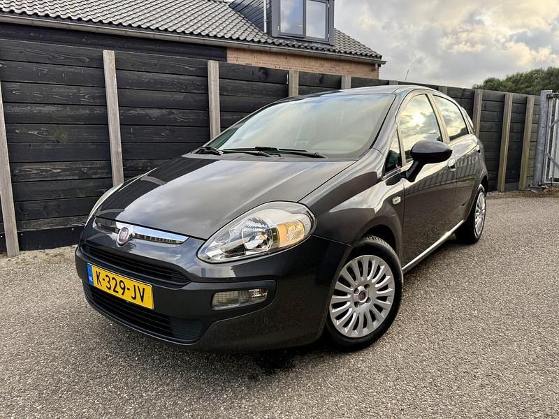 Grijs Gebruikt 2010 Fiat Punto Dynamic Hatchback | € 5.750 (Iets duurder) - Afbeelding 1/4