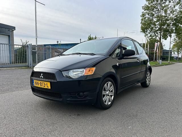 Zwart Gebruikt 2010 Mitsubishi Colt Edition Hatchback | € 3.450 (Goede deal) - Afbeelding 1/4