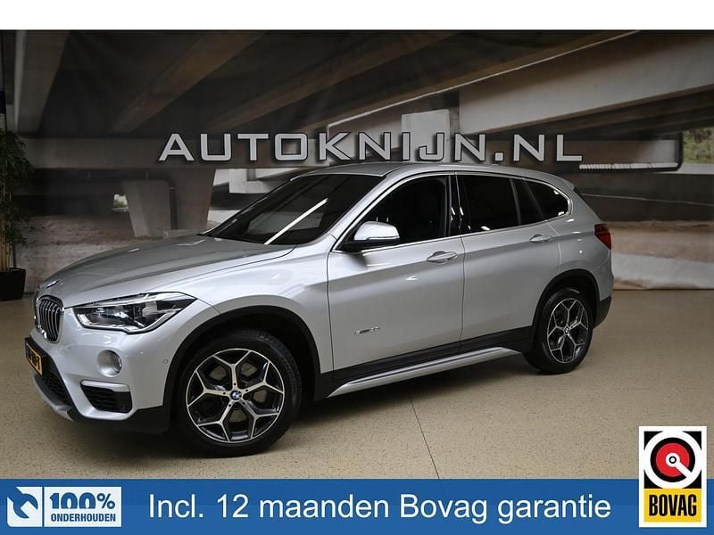 Grijs, metallic lak Gebruikt 2016 BMW X1 xLine SUV | € 19.495 (Eerlijke prijs) - Afbeelding 1/4