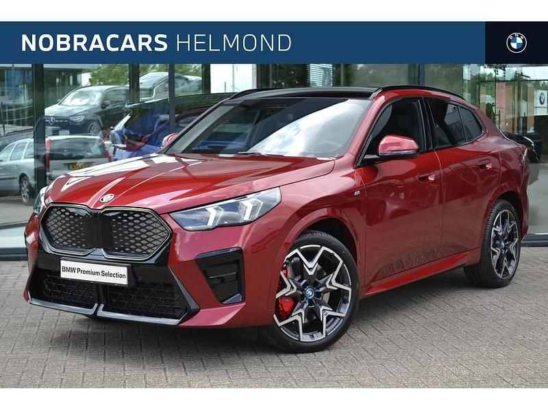 Rood Gebruikt 2025 BMW iX2 Executive SUV | € 51.950 (Super prijs) - Afbeelding 1/4
