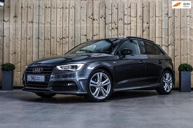 Grijs Gebruikt 2016 Audi A3 Sportback S-Line Hatchback | € 15.950 (Eerlijke prijs) - Afbeelding 1/4