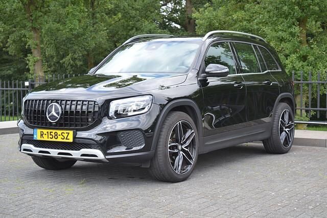 Zwart Gebruikt 2022 Mercedes GLB180 Premium Plus SUV | € 41.450 (Goede deal) - Afbeelding 1/4