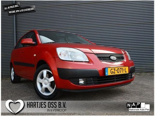 Rood Gebruikt 2005 Kia Rio Hatchback | € 3.450 (Iets duurder) - Afbeelding 1/4