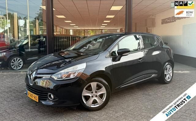 Zwart Gebruikt 2015 Renault Clio IV Hatchback | € 8.940 (Eerlijke prijs) - Afbeelding 1/4