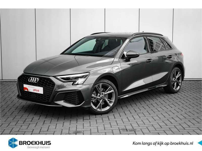 Grijs Gebruikt 2024 Audi A3 Sportback e-tron Advanced Sedan | € 39.950 (Duur) - Afbeelding 1/4