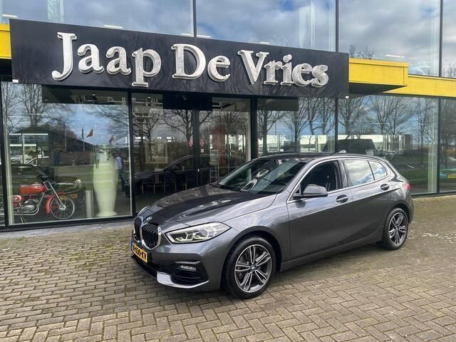Occasion BMW 118 Executive 140 PK (102 kW) 2020 Grijs, metallic lak Hatchback