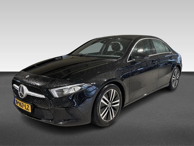 Zwart Gebruikt 2021 Mercedes A200 Business Sedan | € 25.995 (Super prijs) - Afbeelding 1/4