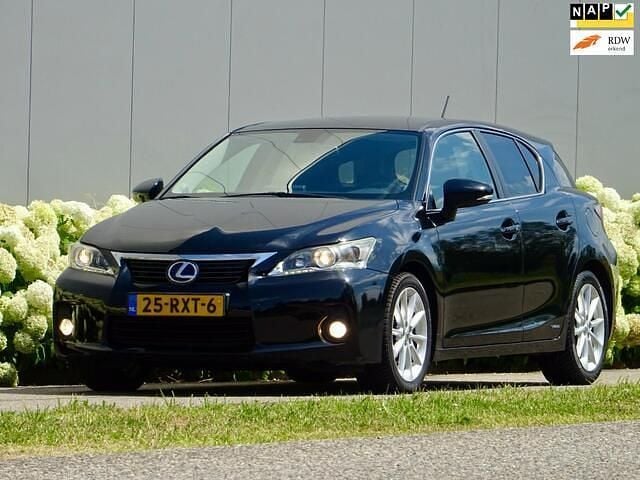Zwart Gebruikt 2011 Lexus CT200h Hatchback | € 10.740 (Eerlijke prijs) - Afbeelding 1/4
