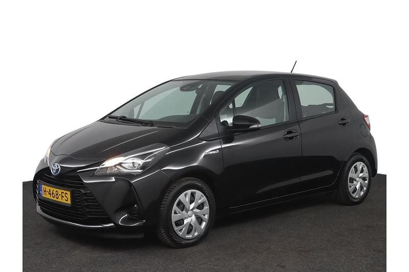 Zwart Gebruikt 2020 Toyota Yaris Hybrid Hatchback | € 15.950 (Goede deal) - Afbeelding 1/1