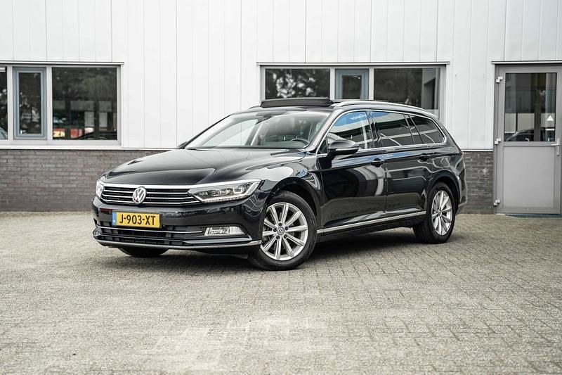 Zwart Gebruikt 2018 VW Passat Highline Stationwagen | € 18.950 (Goede deal) - Afbeelding 1/4