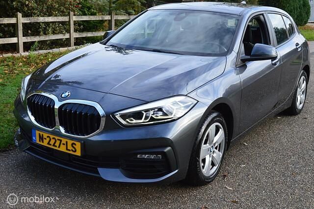 Grijs Gebruikt 2020 BMW 116 Hatchback | € 13.500 (Eerlijke prijs) - Afbeelding 1/4