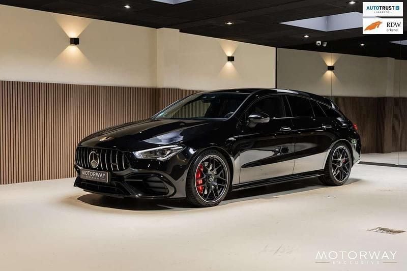 Zwart Gebruikt 2021 Mercedes CLA45 AMG Shooting Brake Premium Plus Stationwagen | € 49.950 (Eerlijke prijs) - Afbeelding 1/4