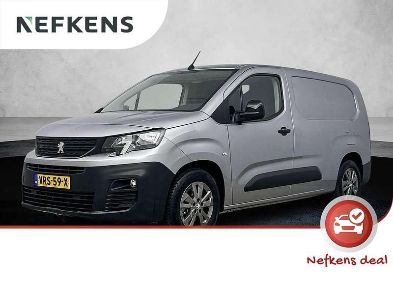 Grijs Gebruikt 2022 Peugeot E-Partner Premium MPV | € 22.725 - Afbeelding 1/3
