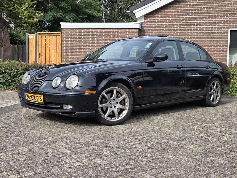 Zwart Gebruikt 2002 Jaguar S-Type S Sedan | € 4.995 (Eerlijke prijs) - Afbeelding 1/4