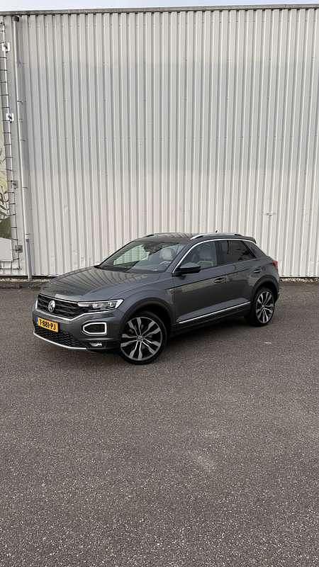 Grijs Gebruikt 2018 VW T-Roc SUV | € 20.995 (Super prijs) - Afbeelding 1/4