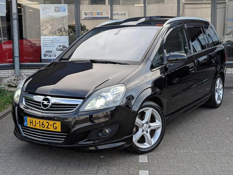 Zwart Gebruikt 2009 Opel Zafira Executive MPV | € 2.950 (Eerlijke prijs) - Afbeelding 1/4